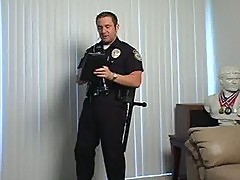 A Cop Get DressUp