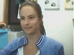 Morena fazendo strip na Web Cam